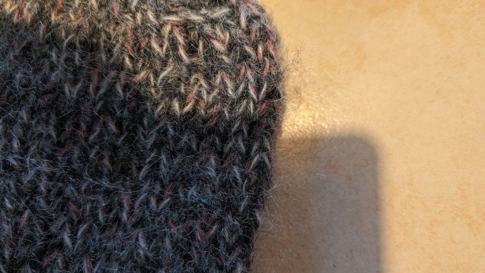 Toller flauschiger Mohair Pulli mit Rollkragen Handgestrickt in Schiffdorf