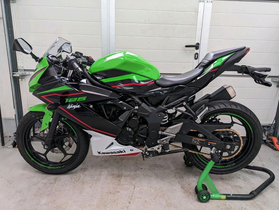 Kawasaki Ninja 125 HU neu Garantie bis 5/25 Service neu in Tübingen