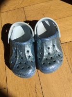 Crocs hellblau Glitzer Gr. 10/27-28 Bayern - Wolfratshausen Vorschau