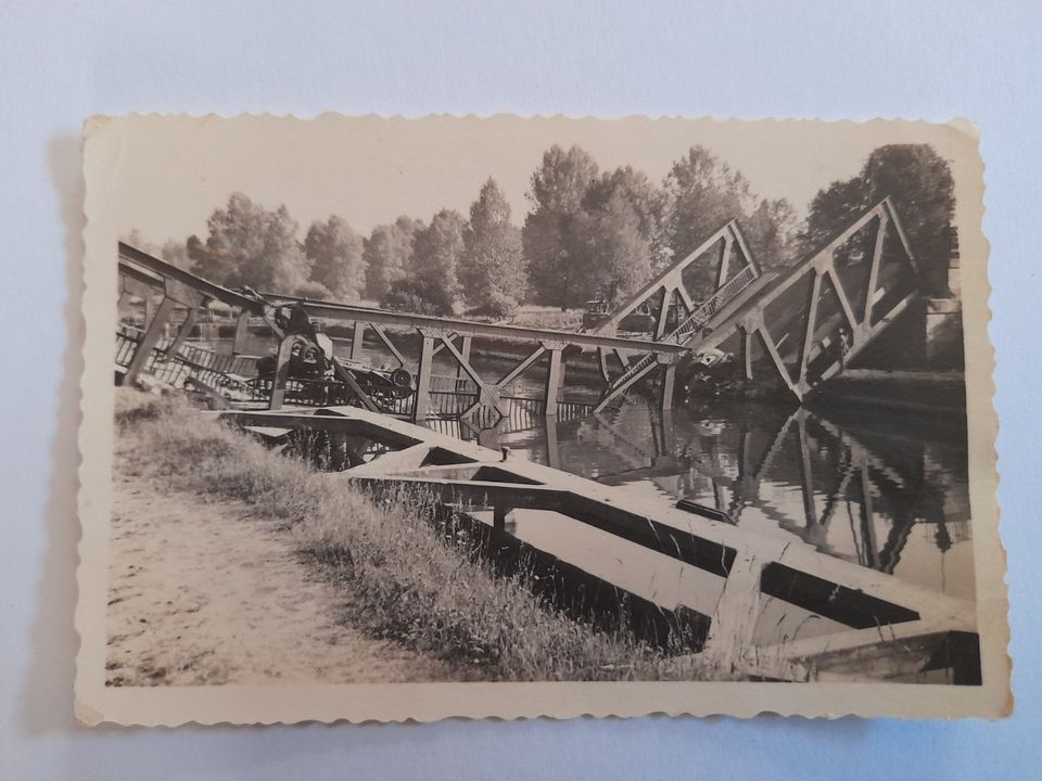 Foto Zerstörte Kanal Brücke mit Fahrzeug 2.WK in Hennef (Sieg)