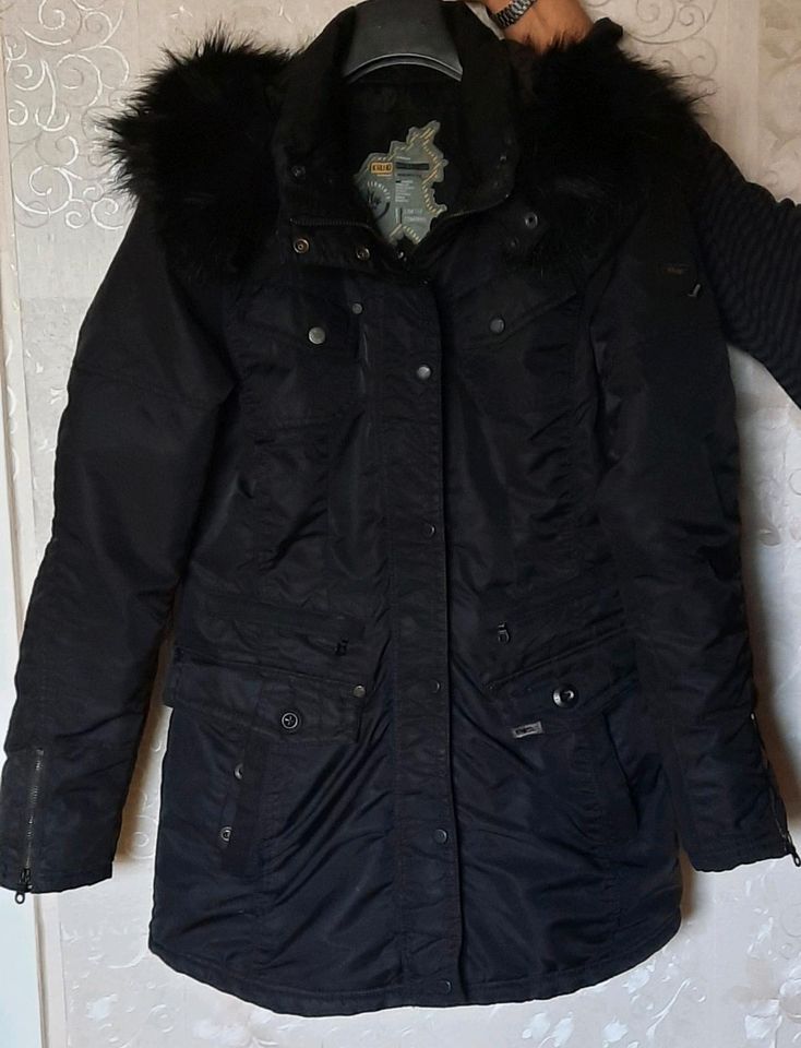 Schwarze Damen Winterjacke Khujo, Gr.L in Schollene