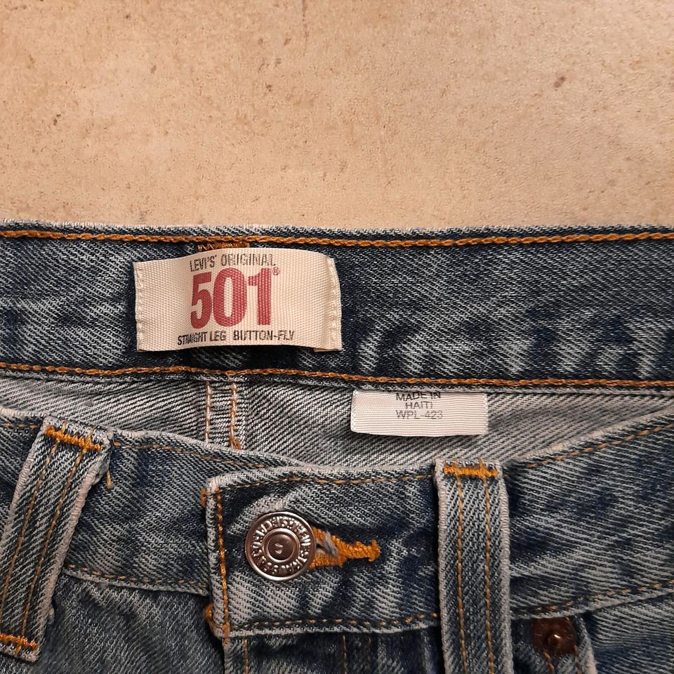 Levi's Jeans 501 original . Herrenhose. LEVIS. W32 L30 in Mücke