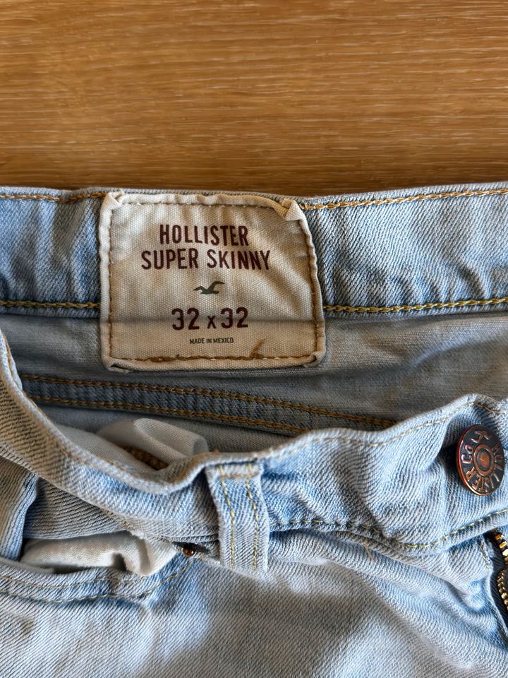 Original Hollister Jeans Hell Skinny Größe 32x32 in Hainichen