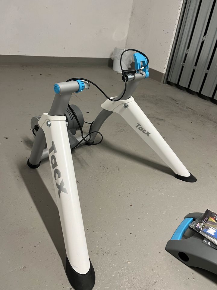 Rollentrainer für Fahrräder (Tacx Flow Smart) in Leipzig