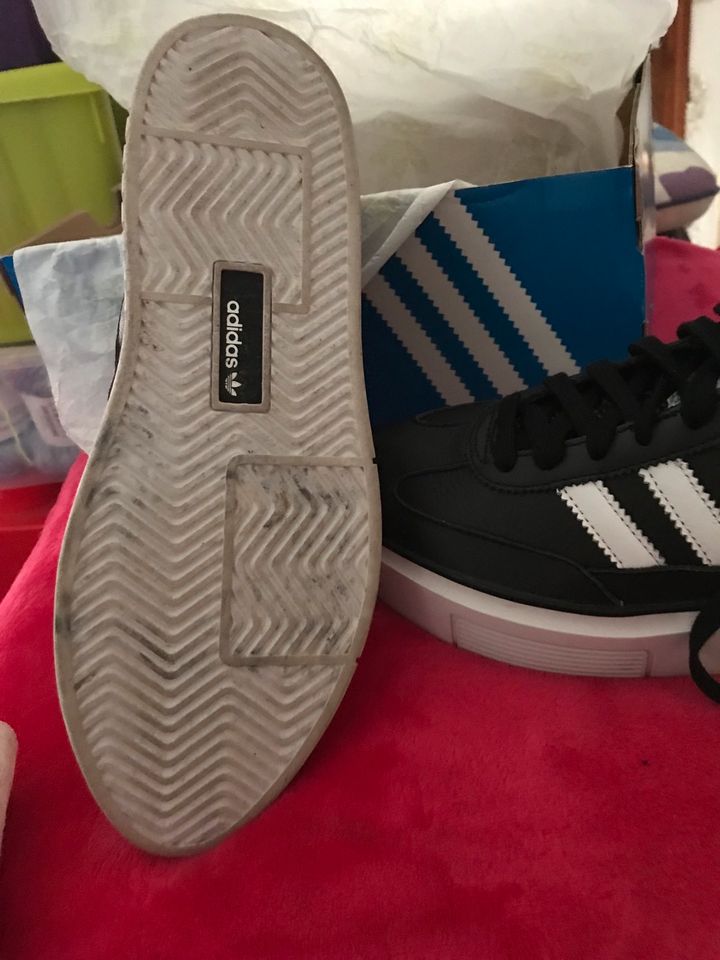 Adidas Schuhe in Größe 40/5 in Wehr