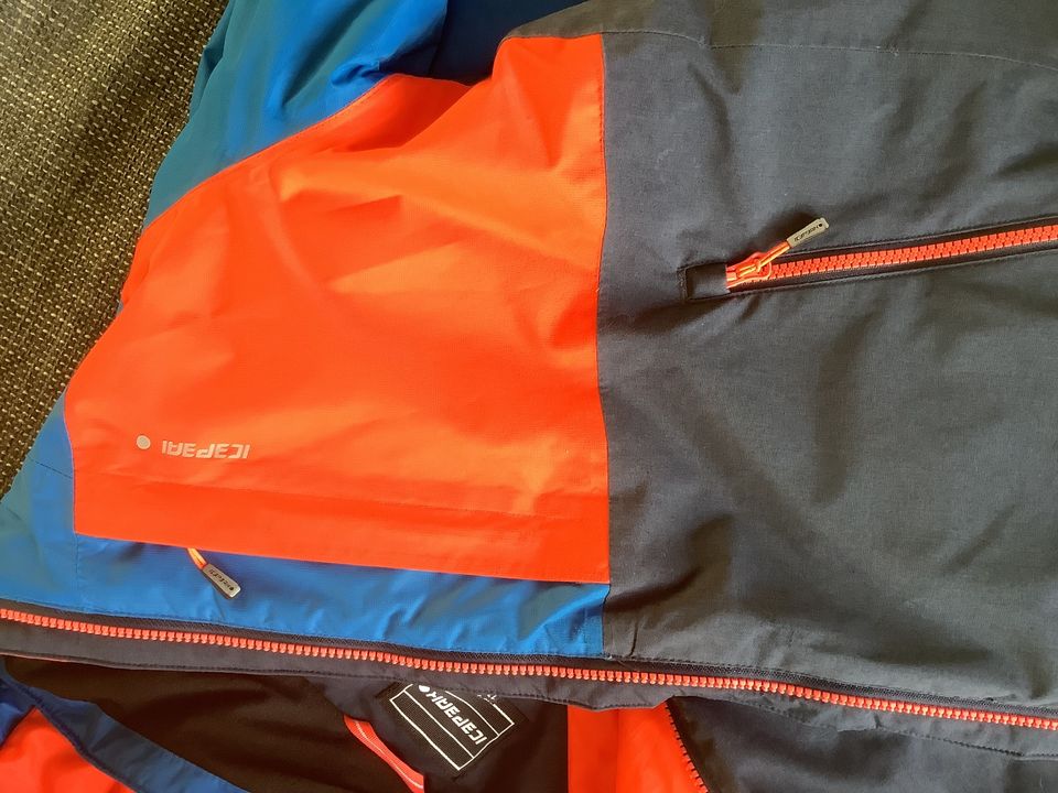 Verkaufe eine Icepeak Winterjacke Jungen Gr. 176.  Topp! in Uhingen