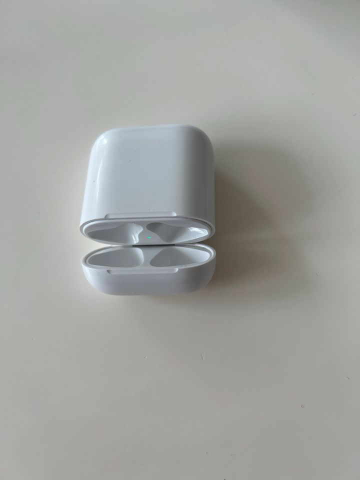 AirPods 2 .Generation ( Case) Orginal Apple in Darmstadt