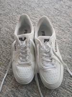 Schuhe der Marke FILA Pankow - Buch Vorschau