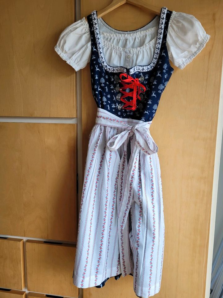 Dirndl dunkelblau mit Schürze und Bluse gebraucht in Rosenheim