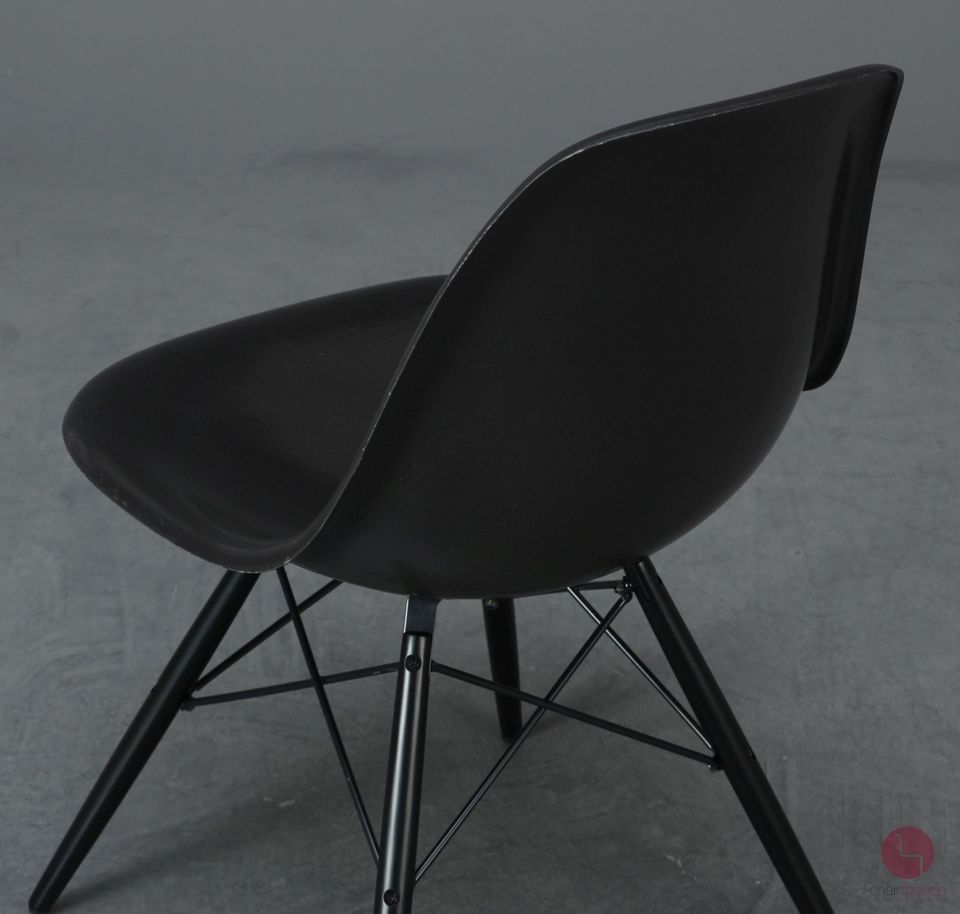 Vitra / Herman Miller Side Chair DSW Fiberglas Stuhl Holz Gestell in Würzburg