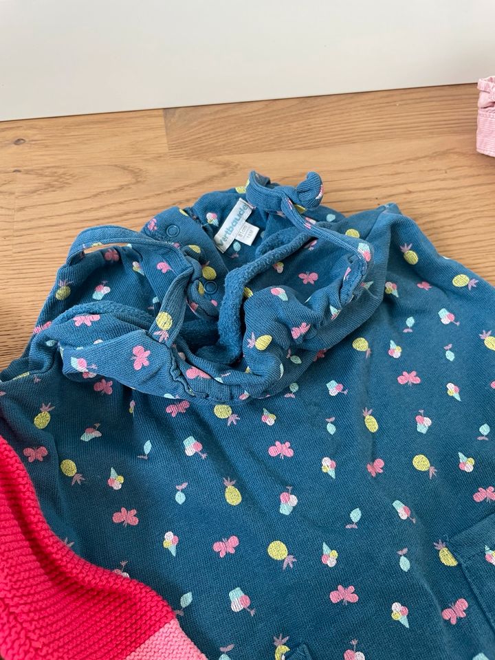 Kleiderpaket Mädchen Zara, Petit Bateau etc. Gr. 80 in Viersen