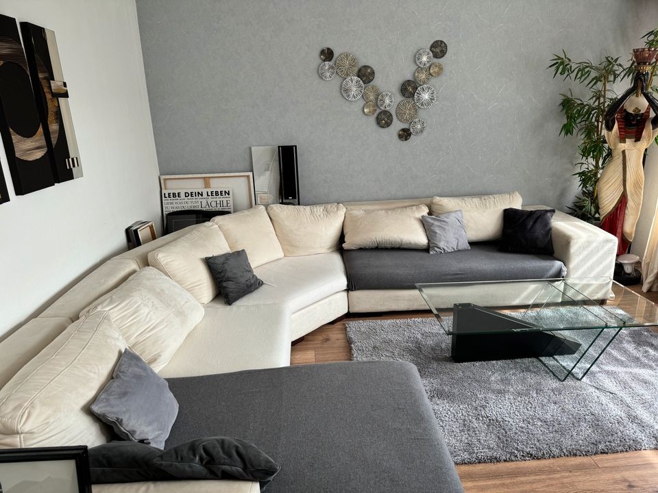 Große weiße Couch in Wuppertal