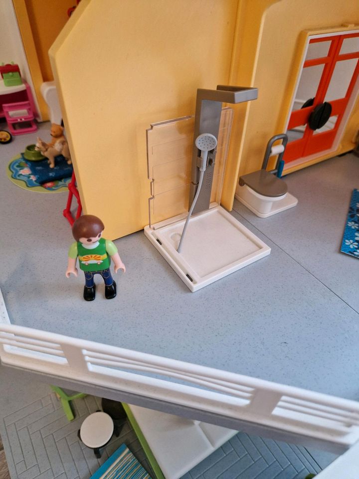 Komplett eingerichtetes Playmobil Wohnhaus in Niederwürschnitz