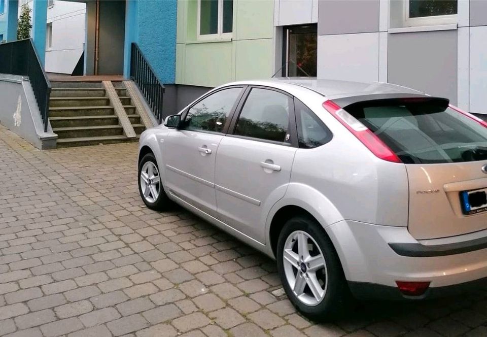 Ford Focus Ghia  1.6 in Berlin