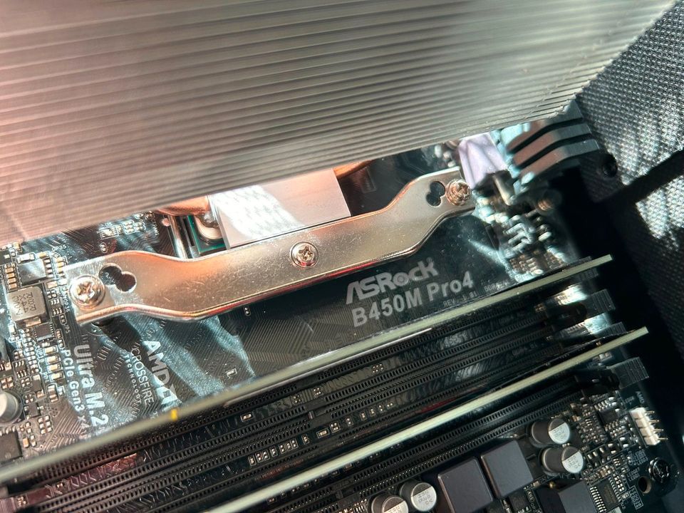Leistungsstarker PC: Ryzen 5 2600, 16GB RAM, ASRock B450M Pro4 in Hamburg