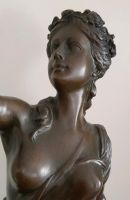 Frau Leuchter aus Bronze 86cm 15kg. Signiert Massiv Kerzenhalter Nordrhein-Westfalen - Dahlem Vorschau