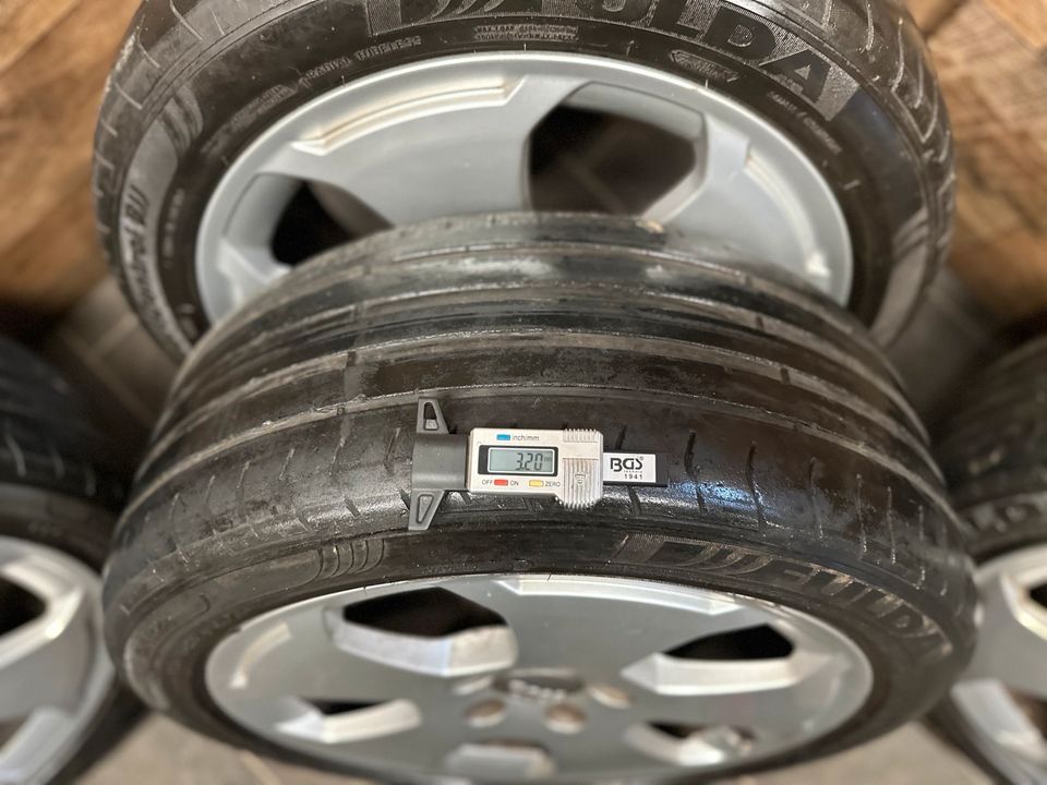 Sommerräder Alufelgen Felgen Audi A3 8P 17 Zoll 225 45 R17 5x112 in Halle