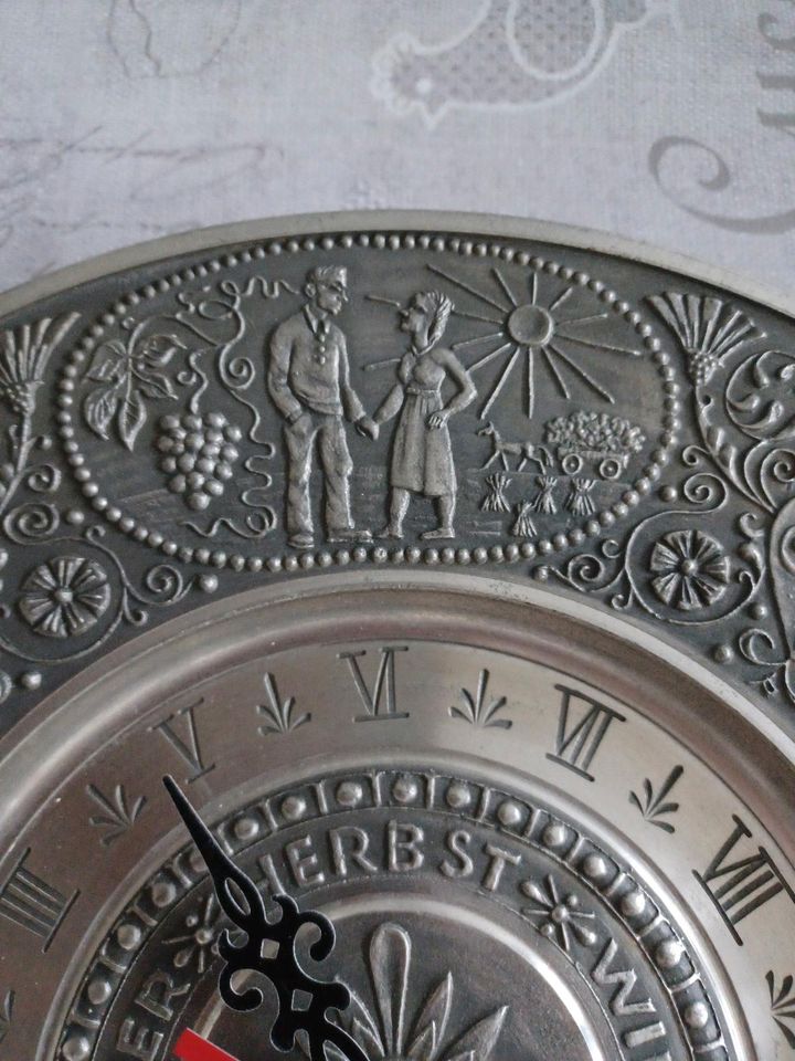 Zinn Uhr mit vier Jahreszeiten in Neuburg a.d. Donau