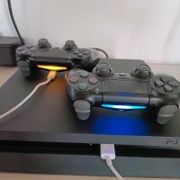 Playstation 4 slim +2 Controller sehr guter Zustand Nordrhein-Westfalen - Krefeld Vorschau
