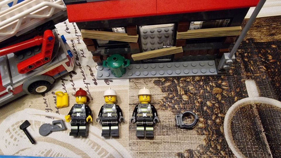 Lego City Set 60003 Feuerwehreinsatz mit BA in Altenbeken