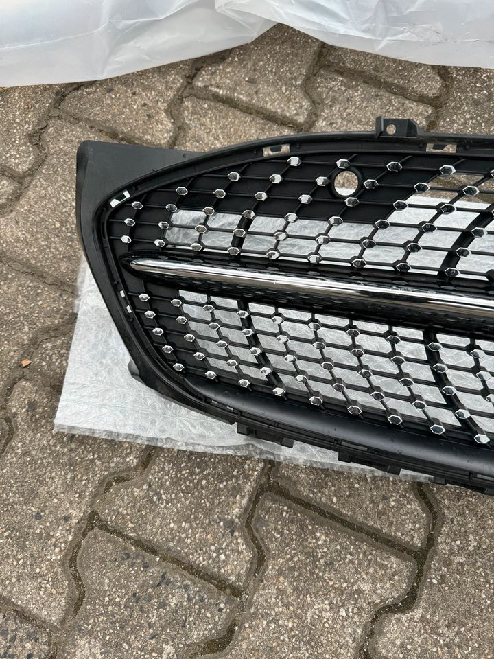 Mercedes CLA W118 Kühlergrill Grill A1188880000 in Herne