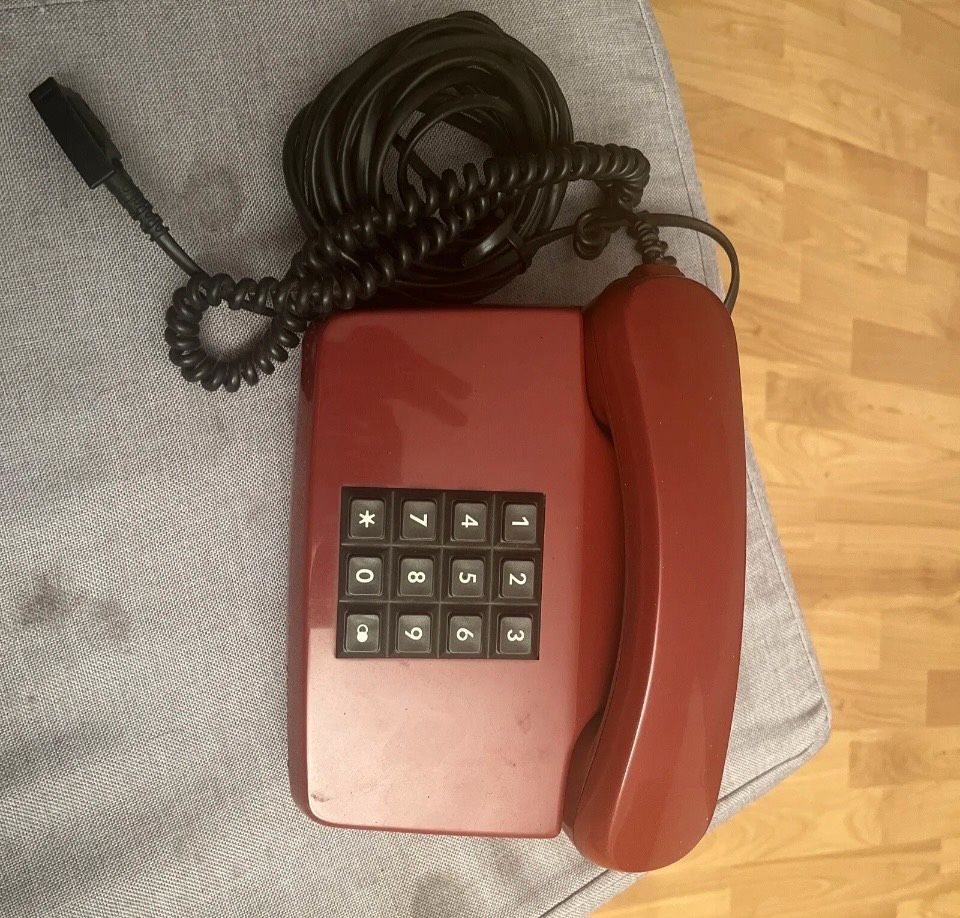 Vintage Telekom rot Tasten Telefon Fet Ap 0111 analog in Frankfurt am Main