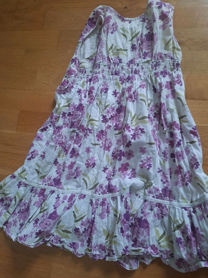 Sfera Kleid Gr. 110/116 in Hannover