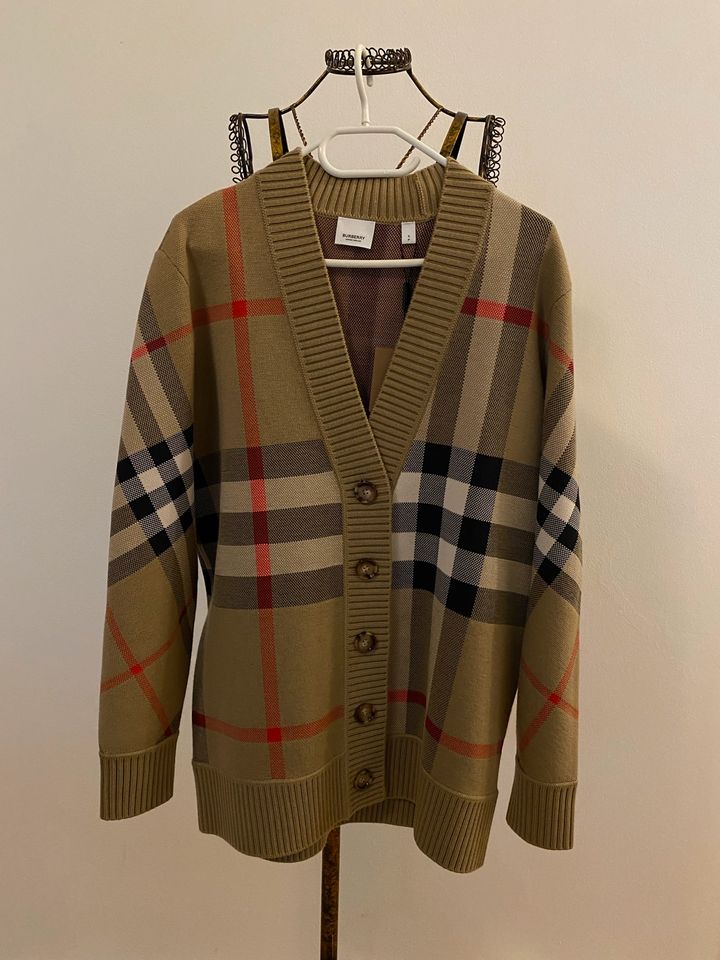 Burberry Cardigan NEU in Frankfurt am Main