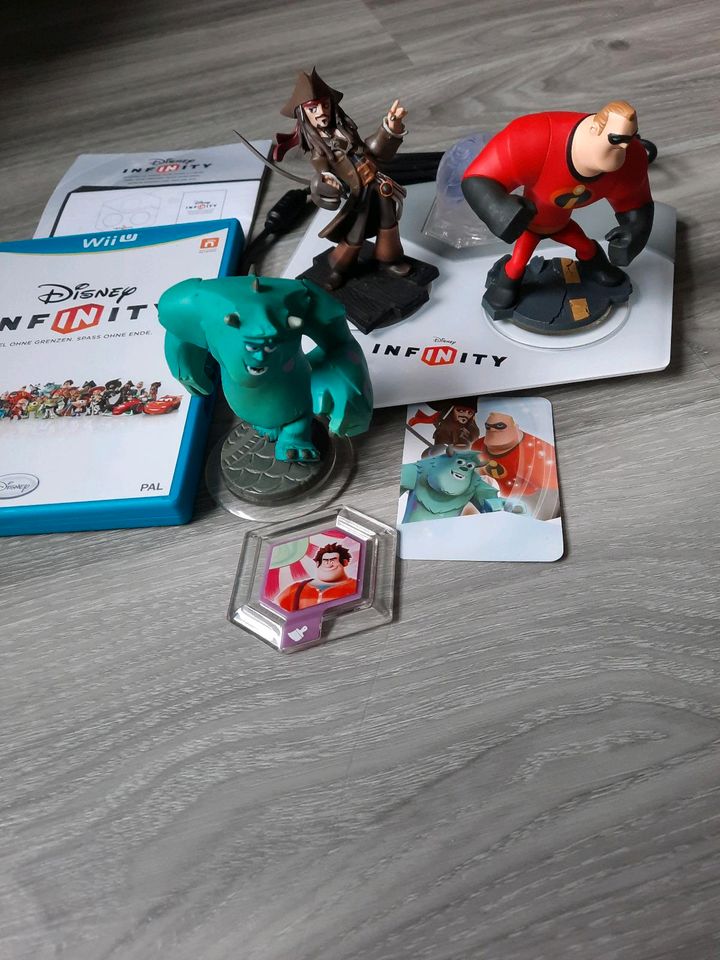 Disney Infinity Starterset WiiU und Figuren in Bad Endbach