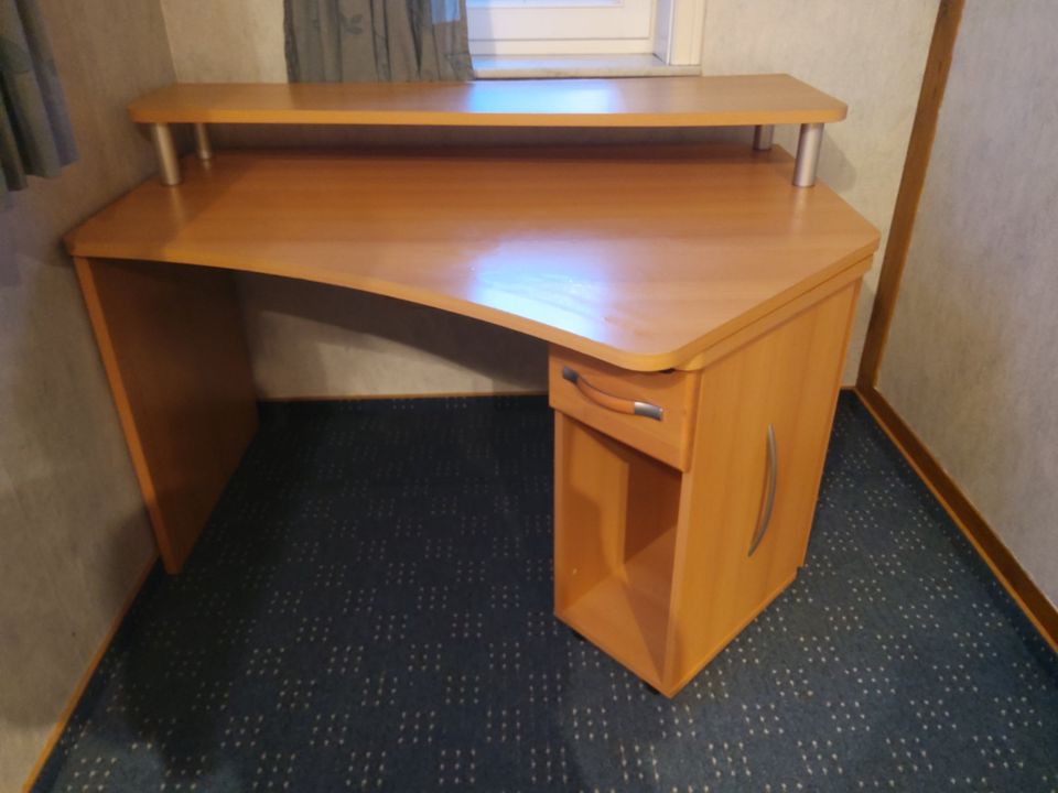 Schreibtisch 130 cm  Buchenfurnier ausziehbar mit Aufsatz in Karstädt Prignitz