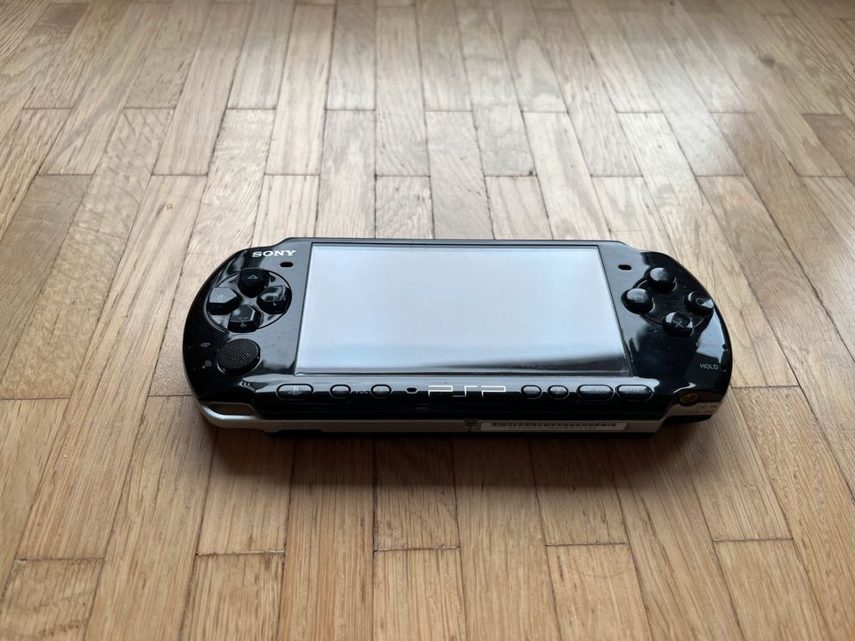 Sony Playstation Portalble PSP 3004 + 12 Spiele u. 1 Film in Heilbronn