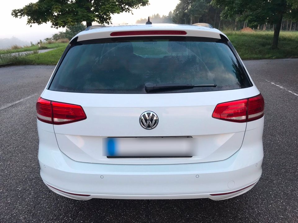 VW Passat 2.0TDI 150PS B8 Variant Kombi LED ACC AHK weiß Facelift in Rieneck