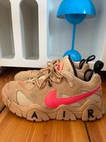 Nike Air Turnschuhe in Beige/Rosa — Größe 41 Berlin - Neukölln Vorschau