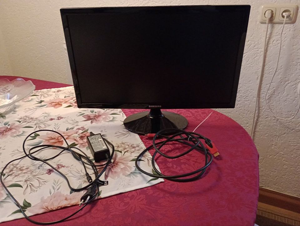 Samsung Monitor S22D300HY LED Monitor 22 Zoll in Aichach