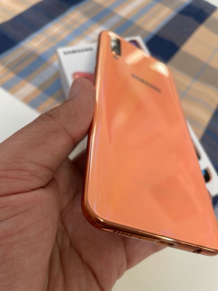 Samsung Galaxy A50 - Coral - Duos / 128GB Speicher in Aurich