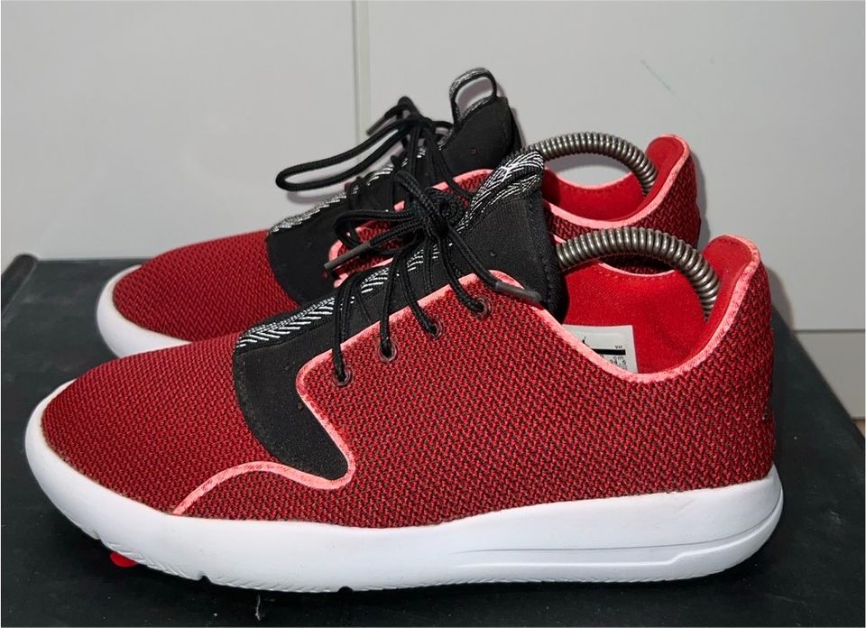 Nike Air Jordan rot schwarz weiß Größe 39 top Zustand in Mönchengladbach