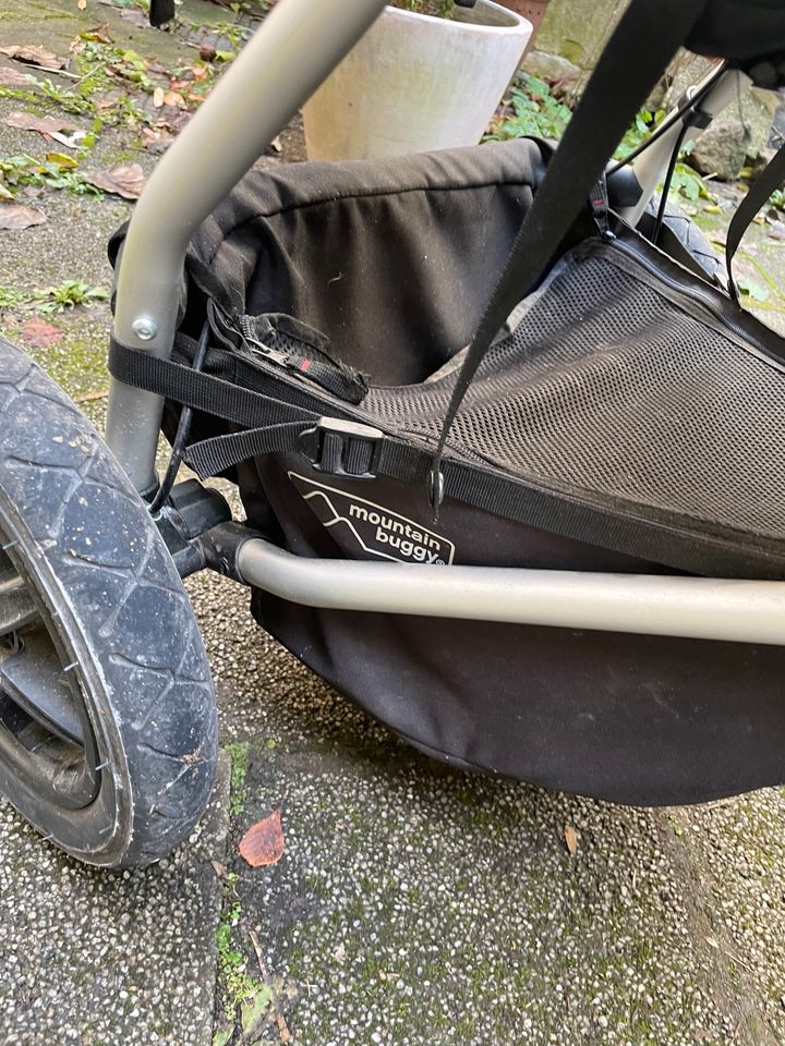 Mountain Buggy Terrain inkl. Carrycot in Nürnberg (Mittelfr)