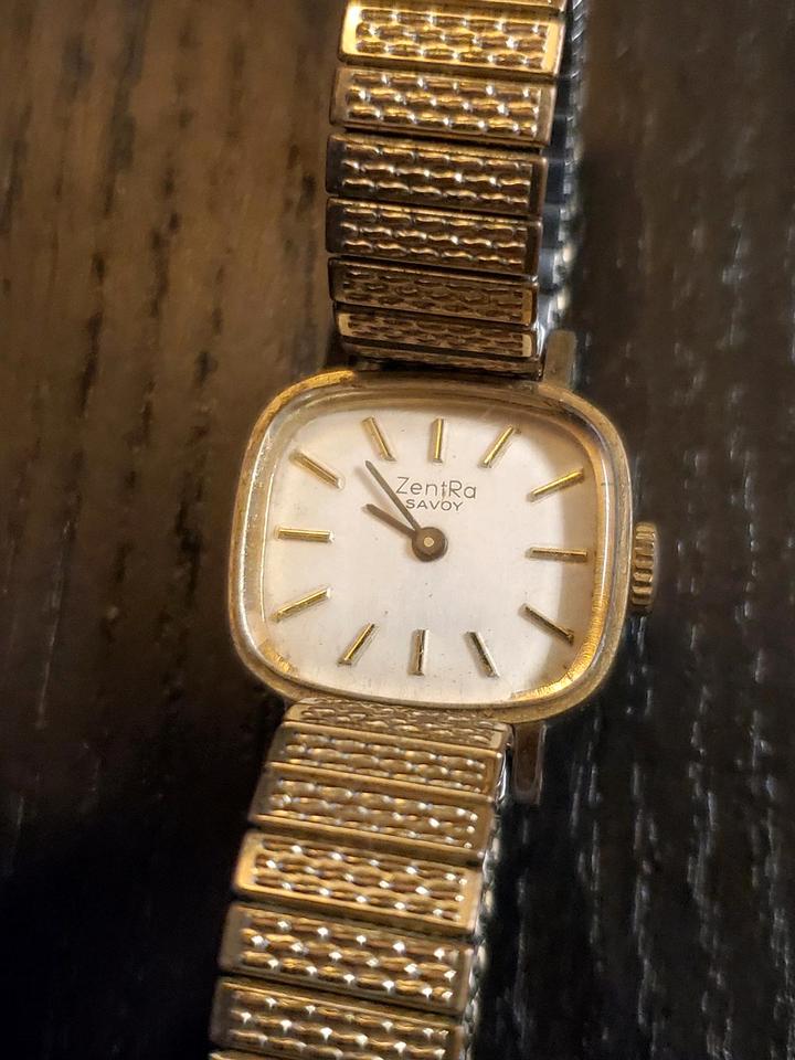 Funktioniert! ZentRa Savoy Armbanduhr Uhr Damenuhr Damen Vintage in Bremen