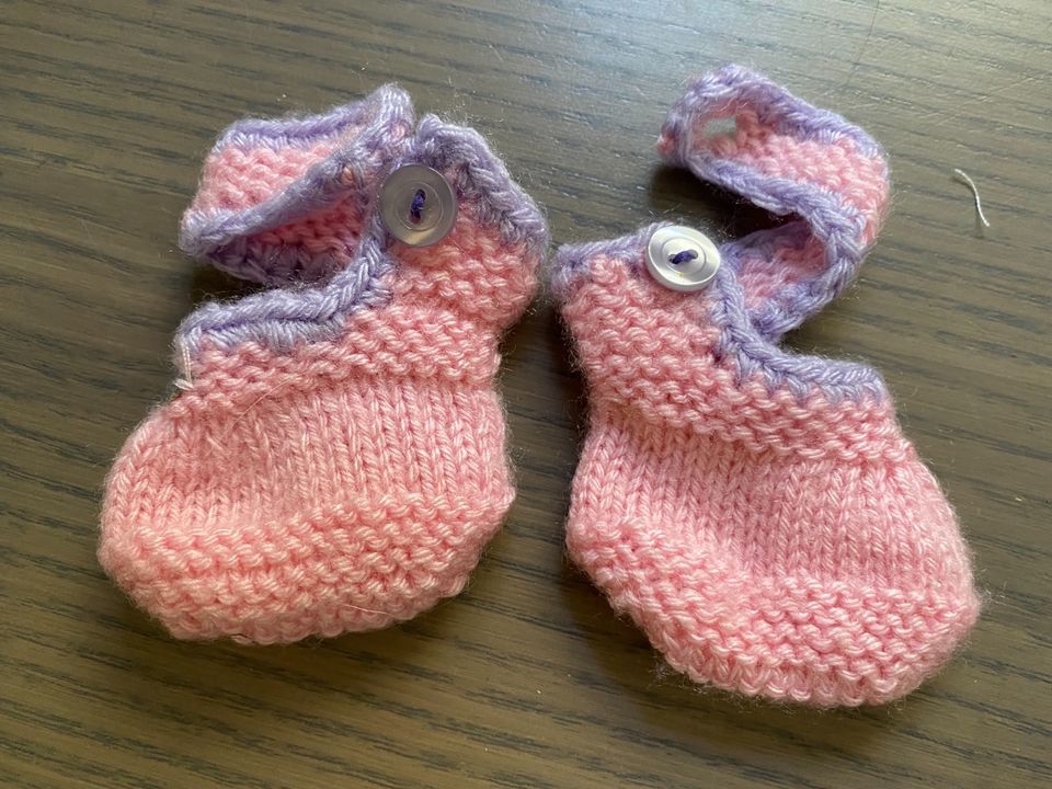 Puppenkleidung Baby Born Schuhe Handmade Socken strickschuhe in Stollberg