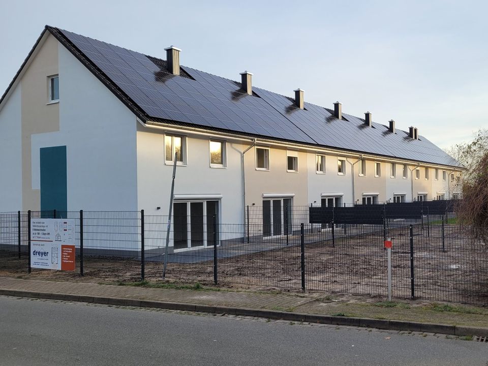 Neu errichtetes Reihenhaus in der Eichenallee 2, 100 m² mit Carport in Salzwedel