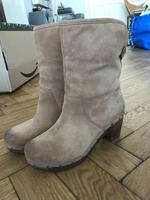 UGG Australia Stiefel mit Holzsohle, neuwertig Hessen - Kassel Vorschau