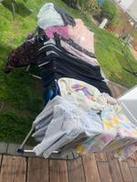 Paket Mädchenkleidung Kleider Röcke Hosen Pullover 122-140 22teil Hessen - Wettenberg Vorschau