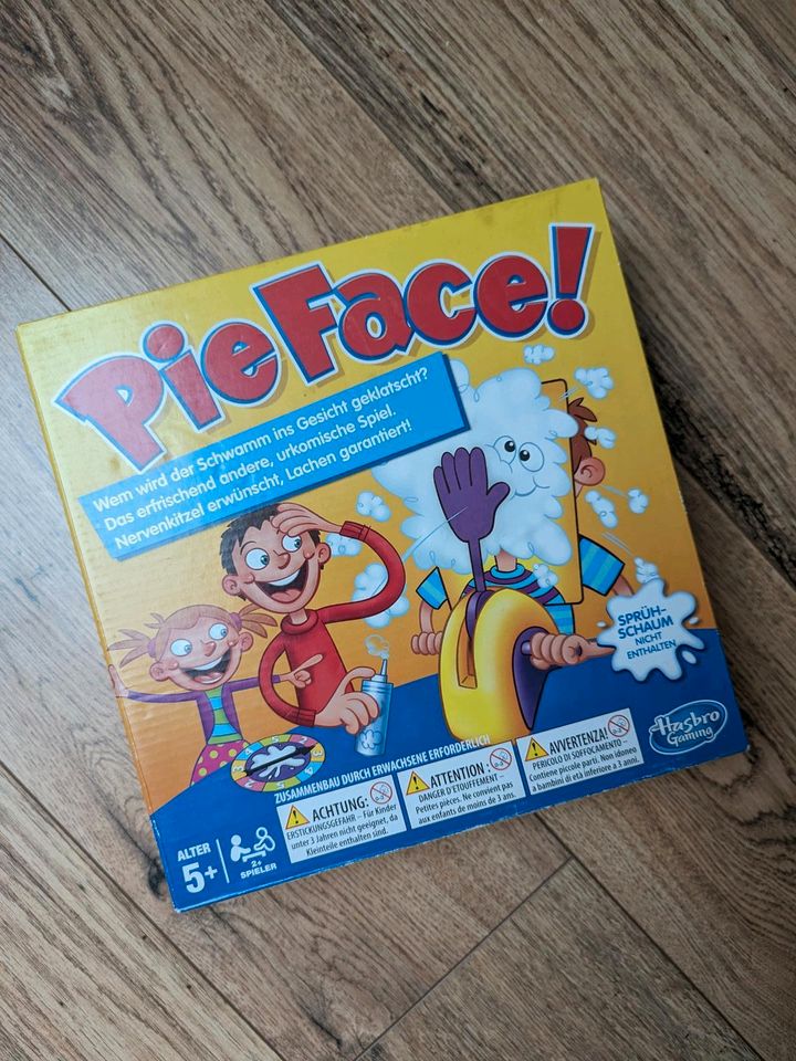 Gesellschaftsspiel "Pie Face" in Dresden