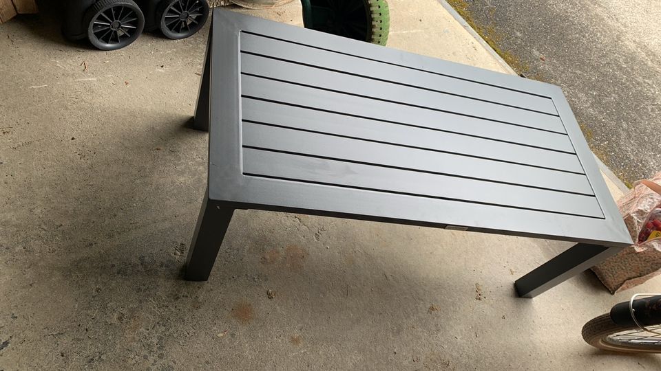 Couch-Tisch aus Aluminium für die Terrasse unbenutzt in Zorneding