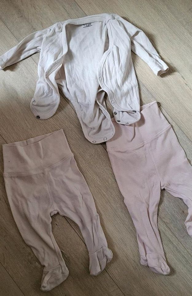 Mädchen Baby Set mit Windeln in Berlin