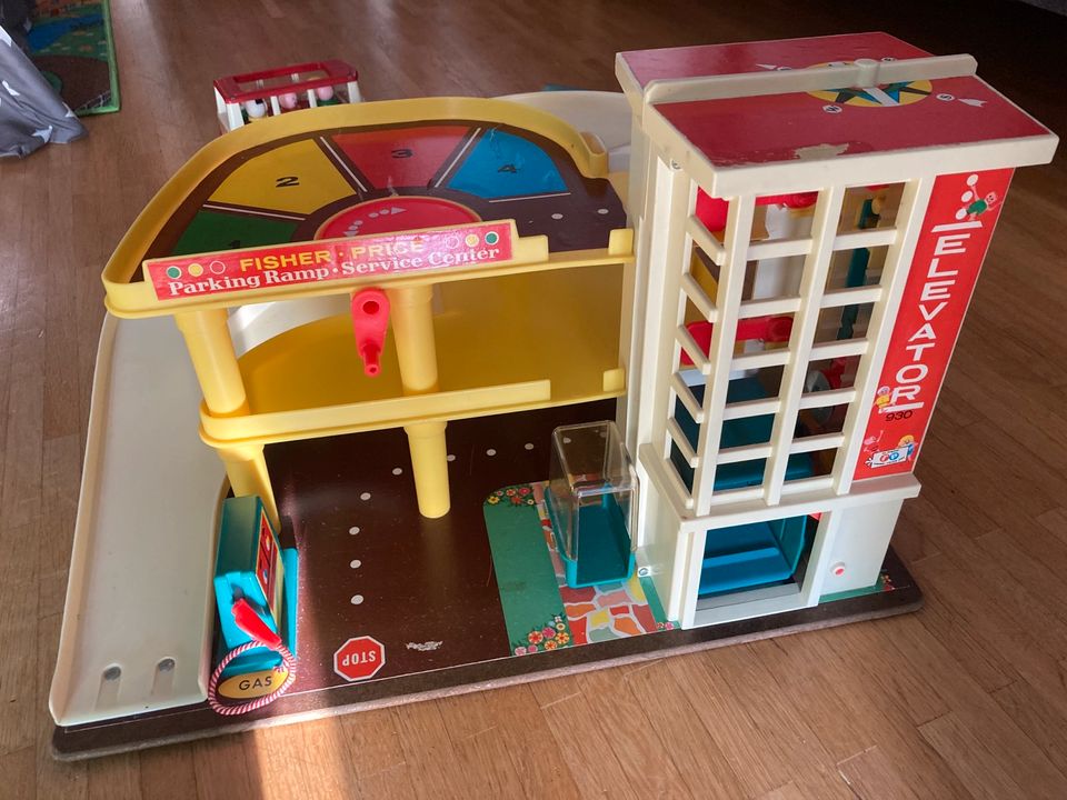 Vintage 1970 Fisher Price Little People Parkrampe Service Center in Bonn -  Röttgen | Weitere Spielzeug günstig kaufen, gebraucht oder neu | eBay  Kleinanzeigen ist jetzt Kleinanzeigen