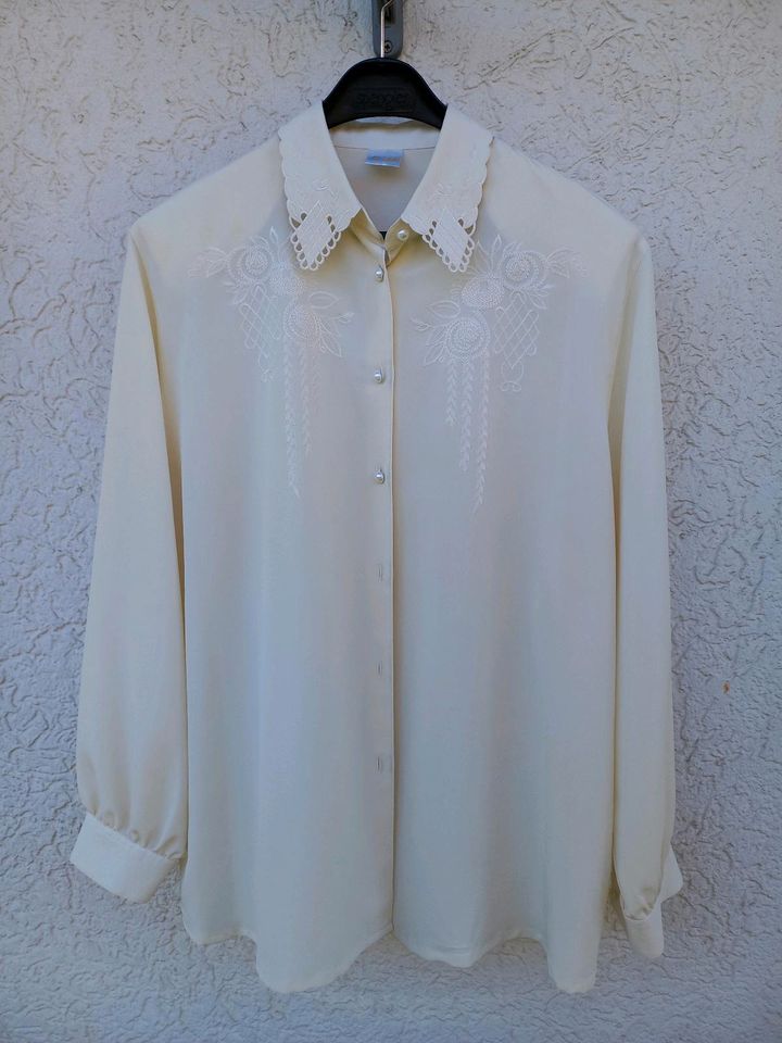 Wie neu! Bluse Damenbluse Gr. 48 4XL elegant creme elfenbein hell in Dauchingen