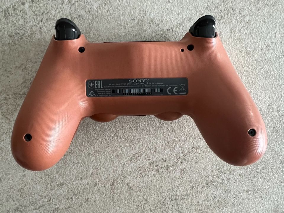 Sony PlayStation PS4 Bronze Gold Controller Top V2 in München