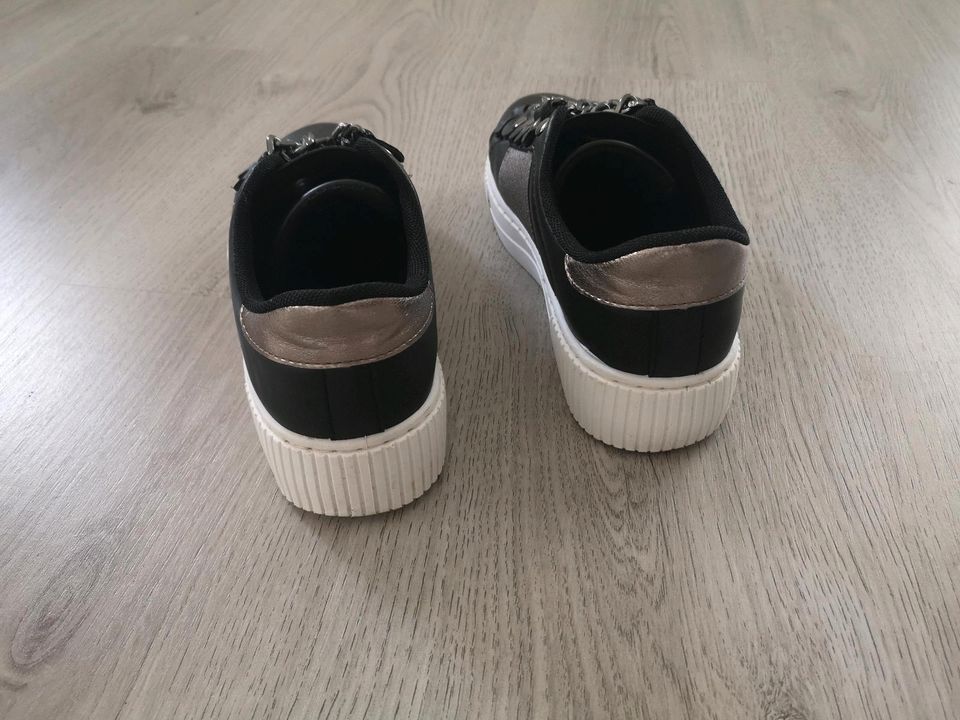 Damen Sneaker Schuhe Größe 37 in Kleinmachnow