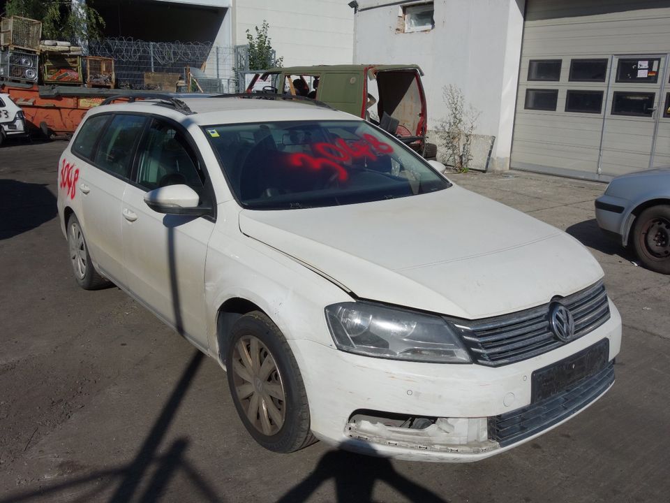 Schlachte Vw Passat B7 Motor Getriebe 2,0Tdi 140Ps Cffb Tür Front in Ludwigsfelde